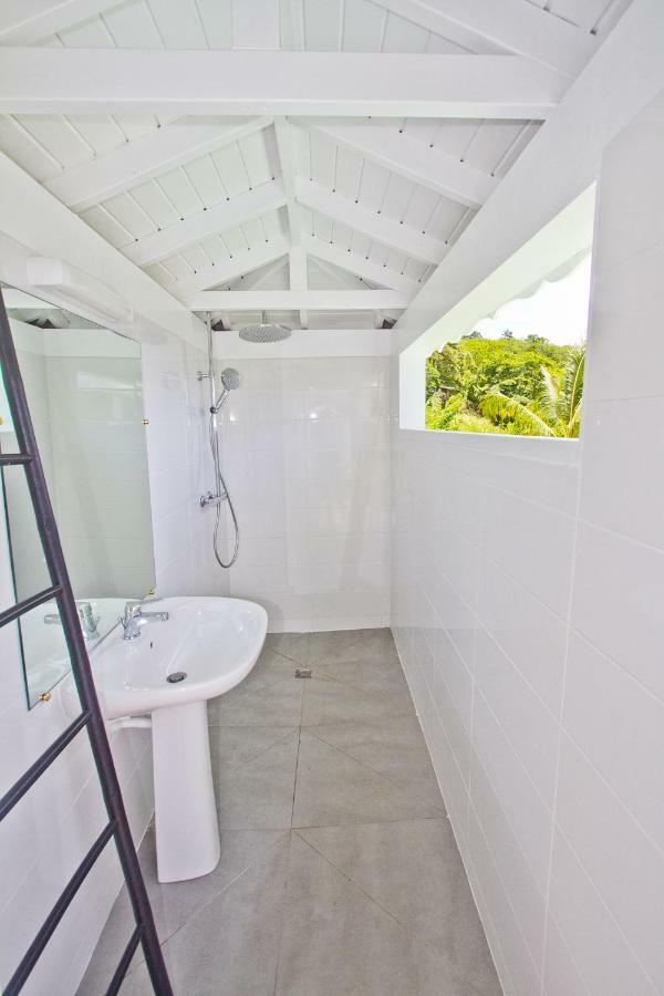 Appartement Duplex Vue Mer Jacuzzi Prive Deshaies Exterior photo